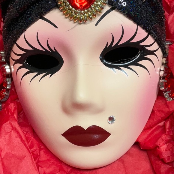 Mardi Gras Mask - Picture 3 of 7